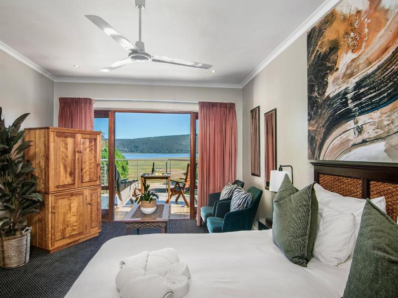 Waterfront Lodge