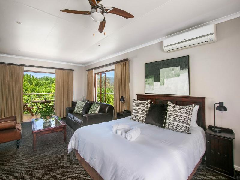 Waterfront Lodge