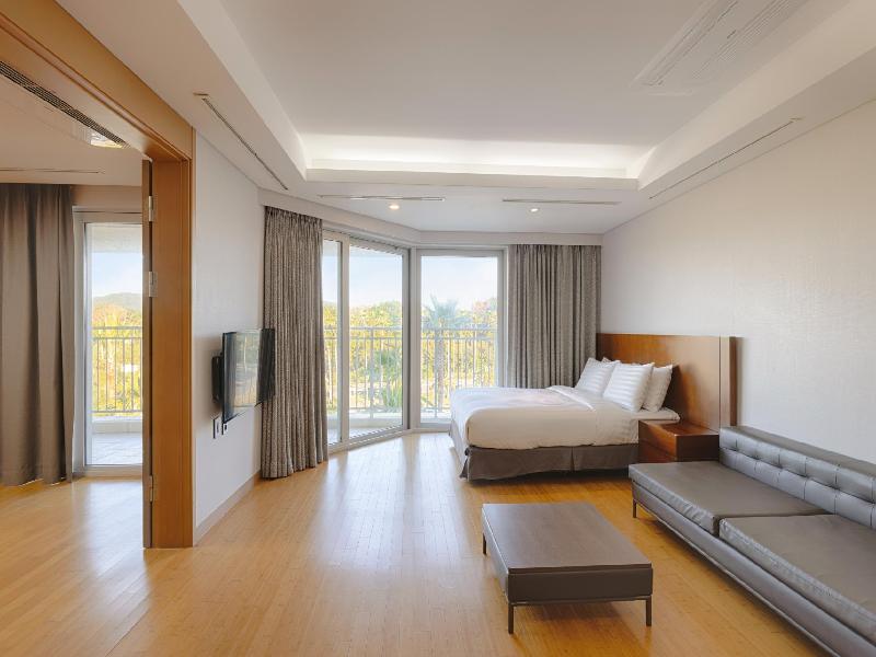 Shineville Luxury Resort image