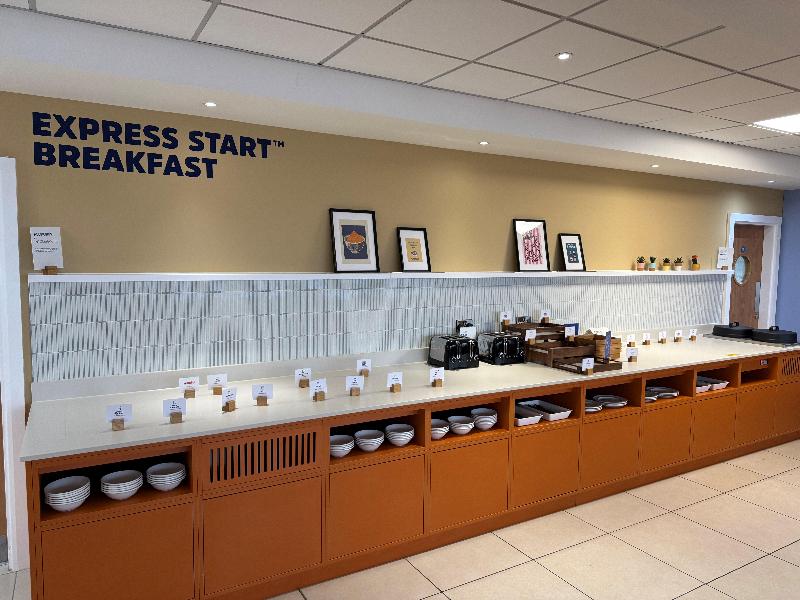 Holiday Inn Express Nuneaton image