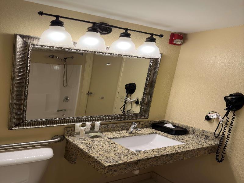 Country Inn & Suites by Radisson, Macedonia, OH image