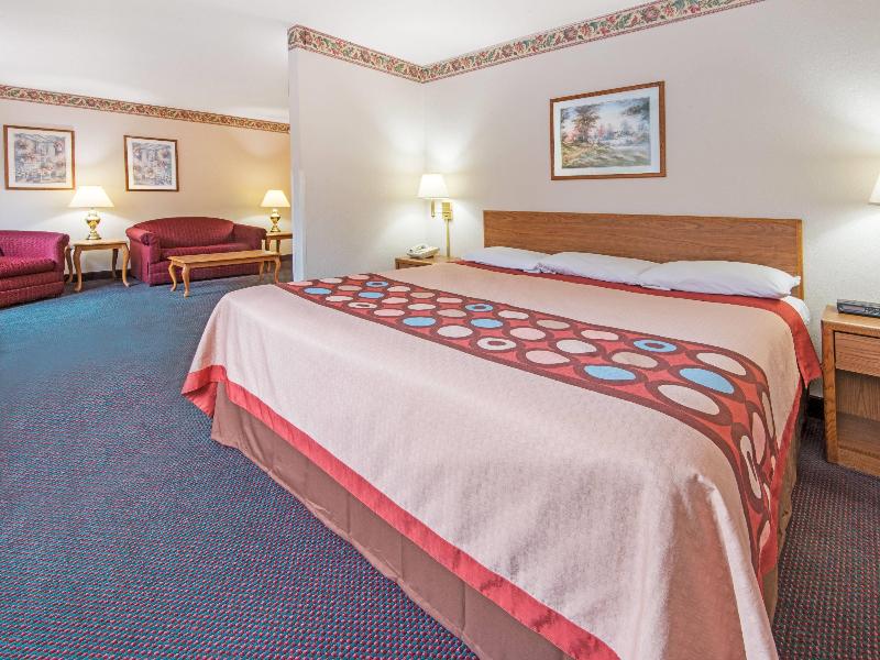 Super 8 by Wyndham Richfield Area image