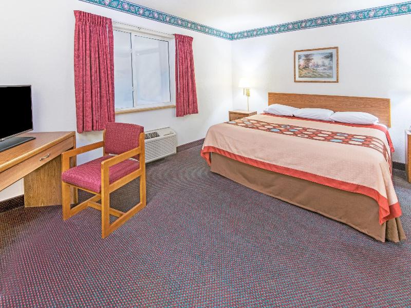 Super 8 by Wyndham Richfield Area image