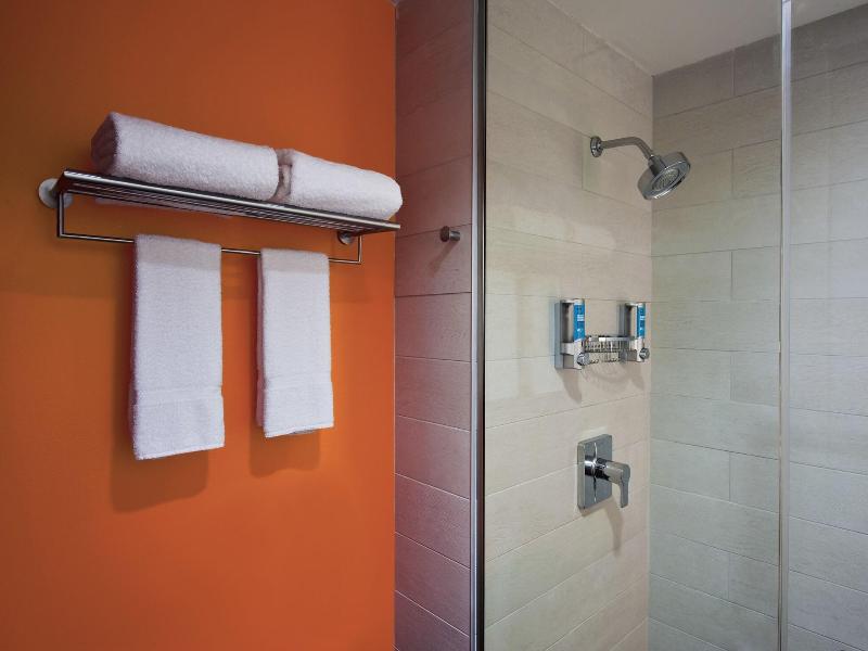 Aloft Beachwood image