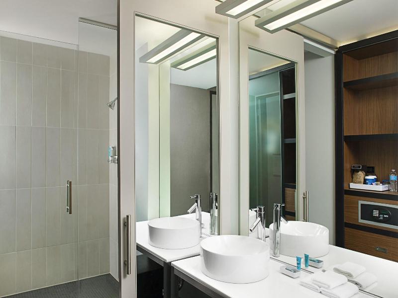 Aloft Beachwood image
