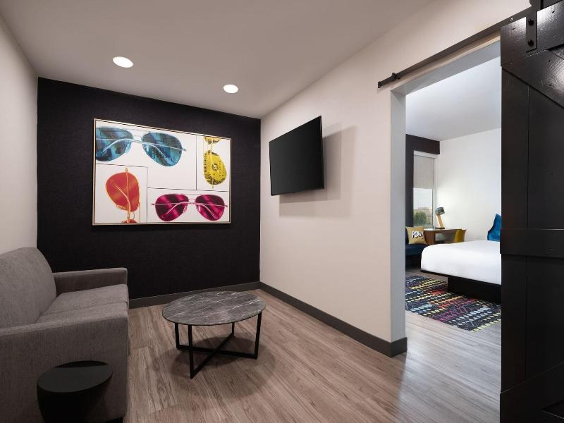 Aloft Beachwood image
