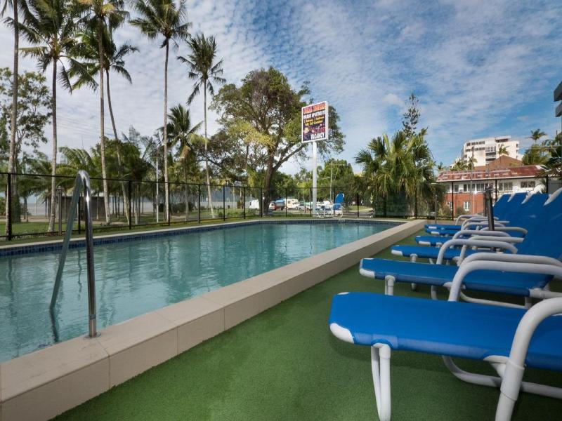 Coral Towers Holiday Suites image