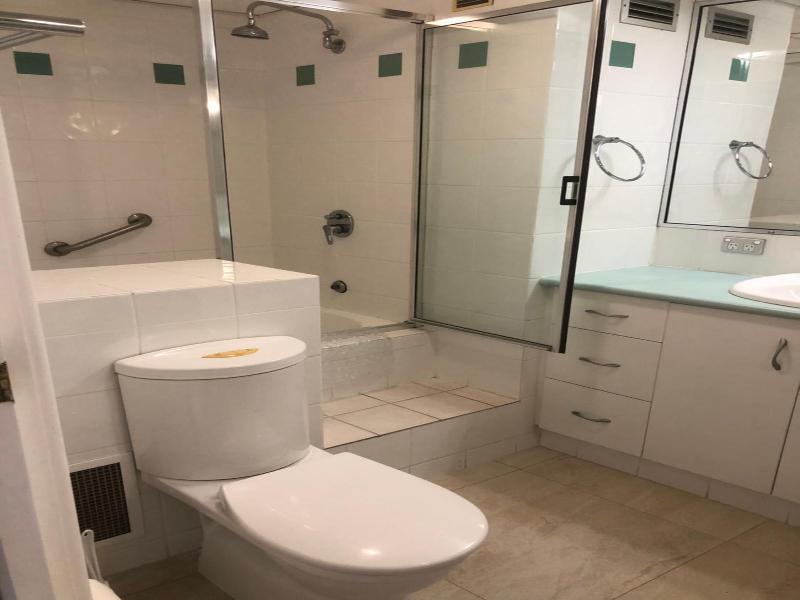 Coral Towers Holiday Suites image