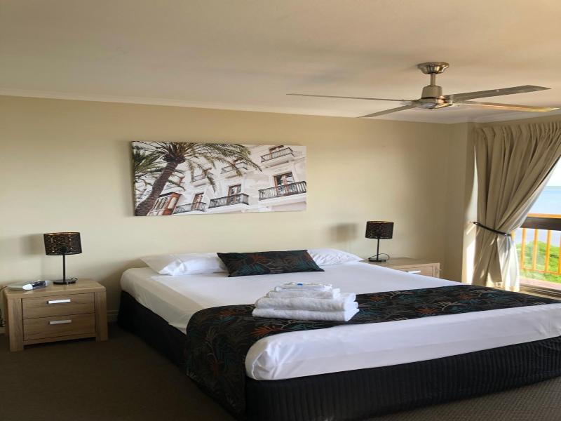 Coral Towers Holiday Suites image