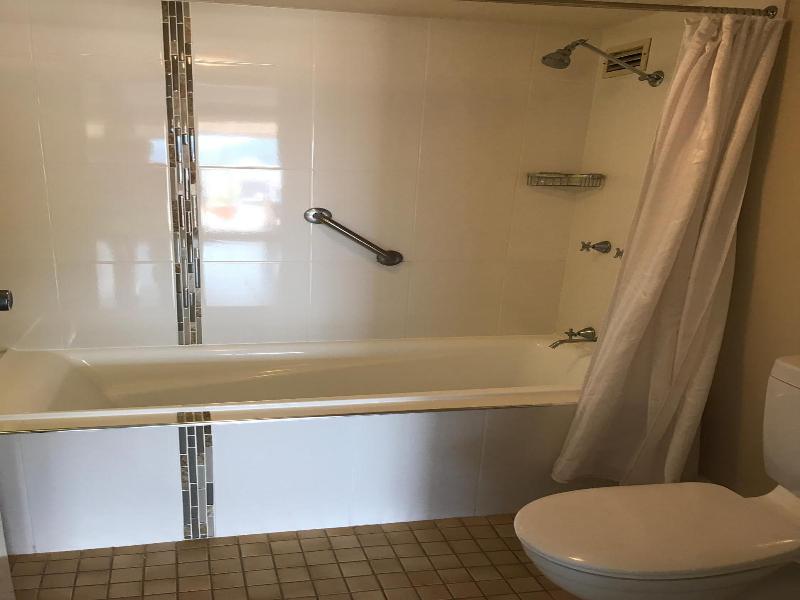 Coral Towers Holiday Suites image