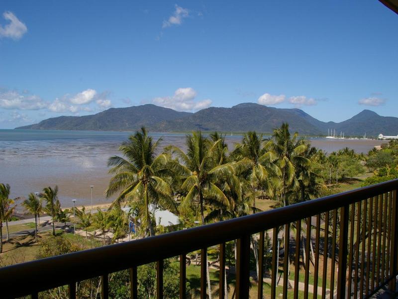 Coral Towers Holiday Suites image