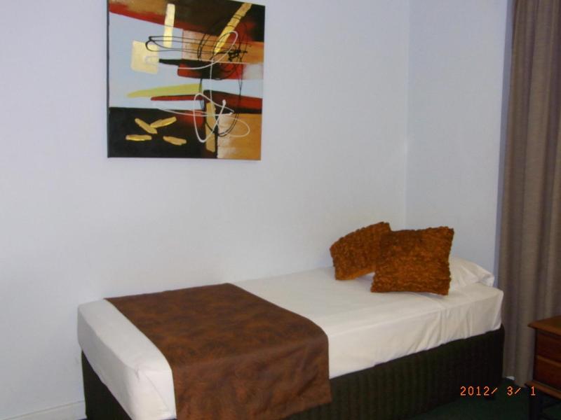 Coral Towers Holiday Suites image