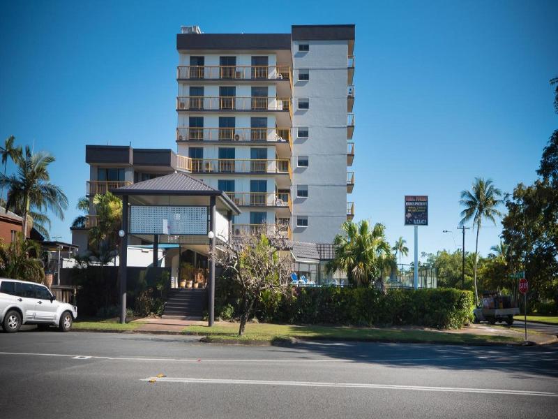 Coral Towers Holiday Suites image