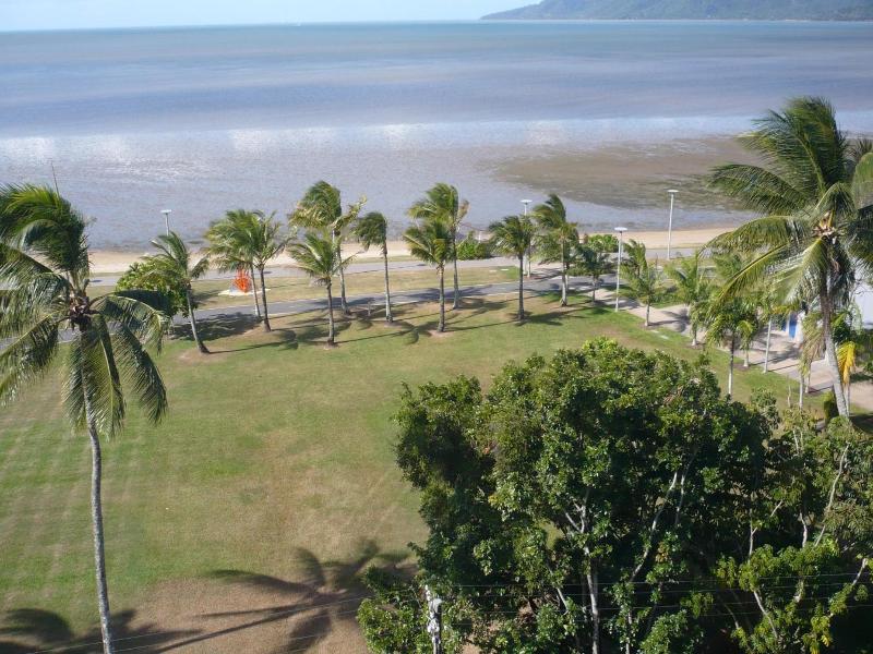 Coral Towers Holiday Suites image