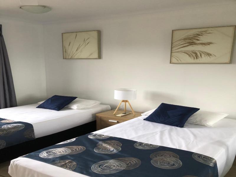 Coral Towers Holiday Suites image