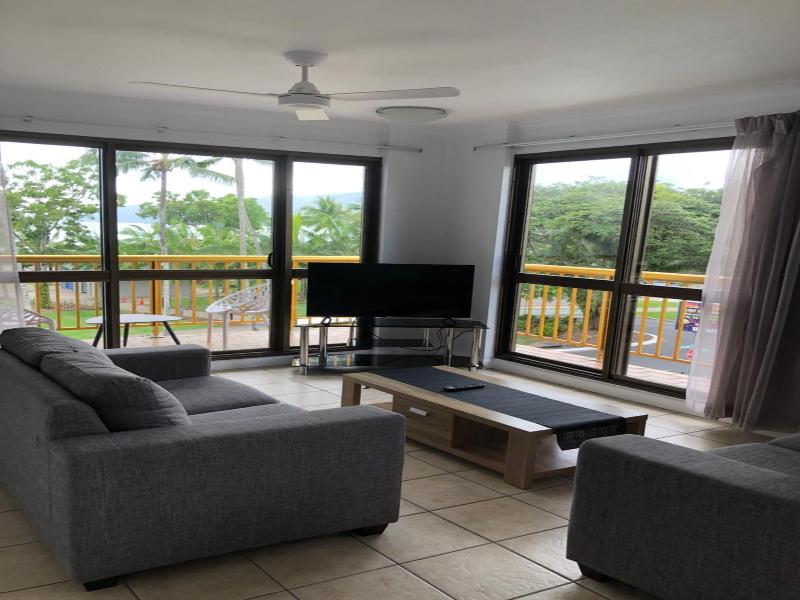 Coral Towers Holiday Suites image