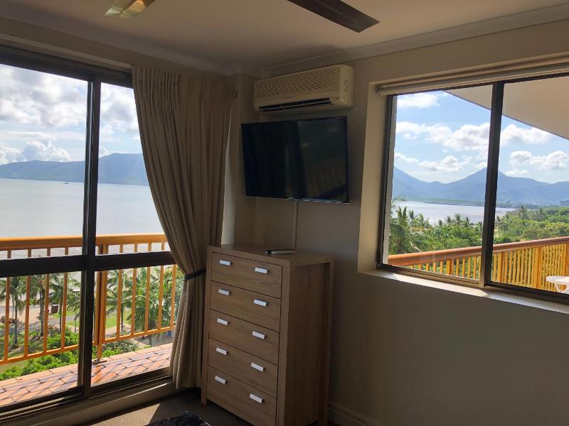 Coral Towers Holiday Suites image
