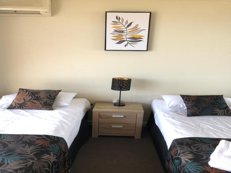 Coral Towers Holiday Suites image