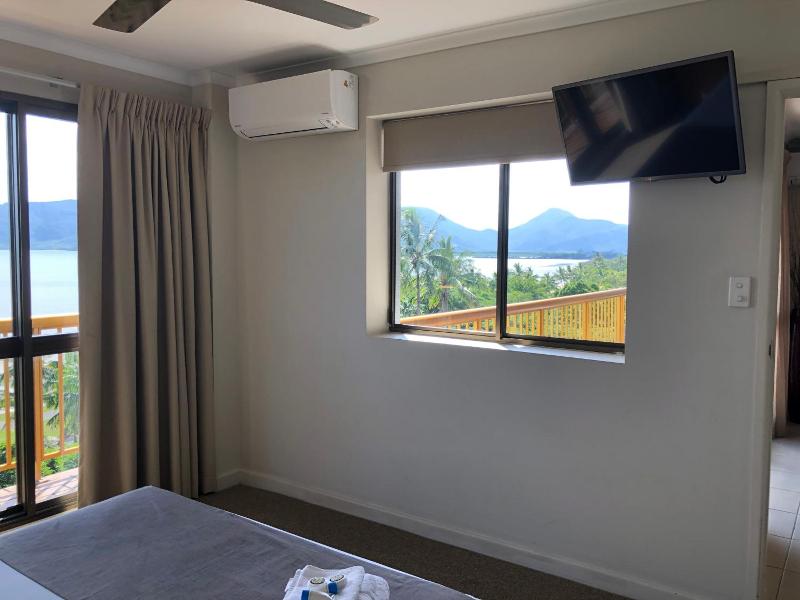 Coral Towers Holiday Suites image