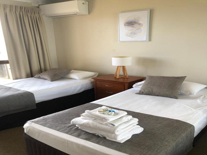 Coral Towers Holiday Suites image