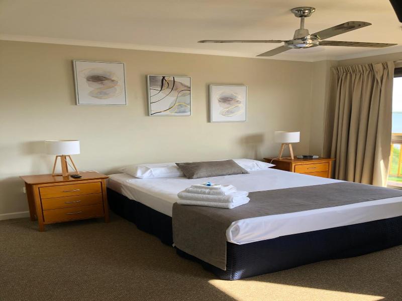 Coral Towers Holiday Suites image