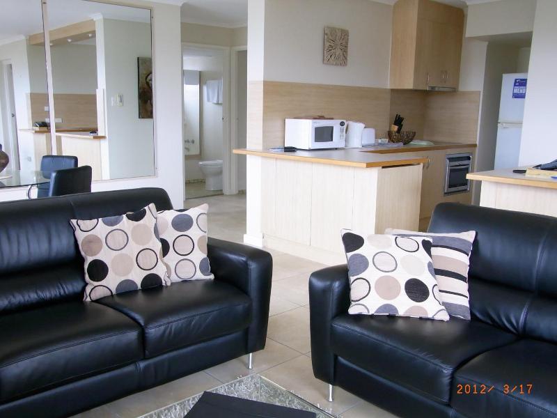 Coral Towers Holiday Suites image