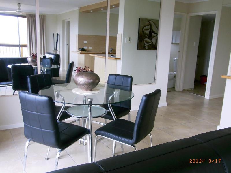 Coral Towers Holiday Suites image