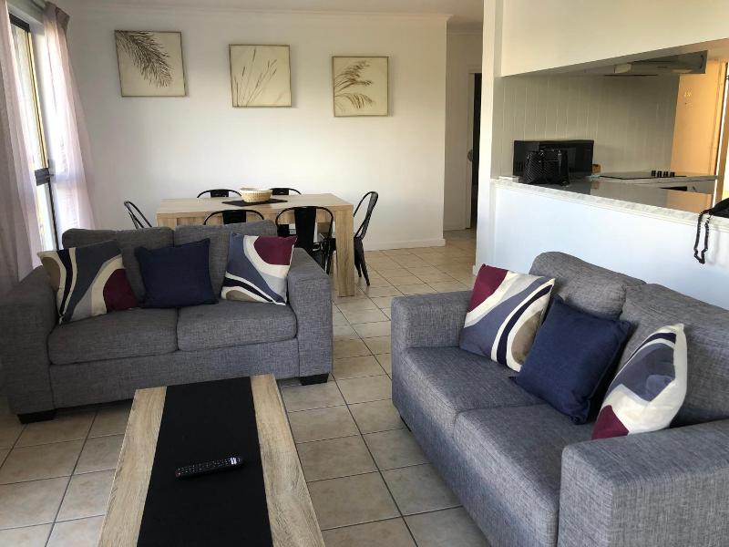 Coral Towers Holiday Suites image