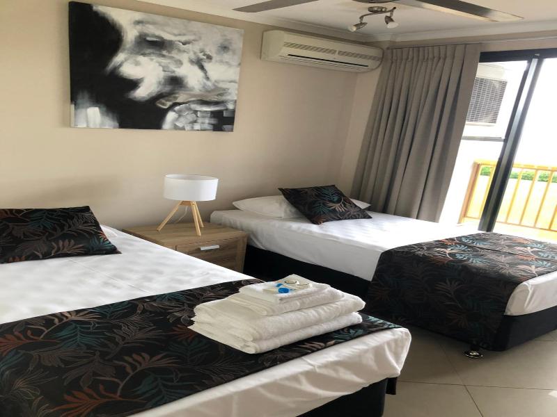Coral Towers Holiday Suites image