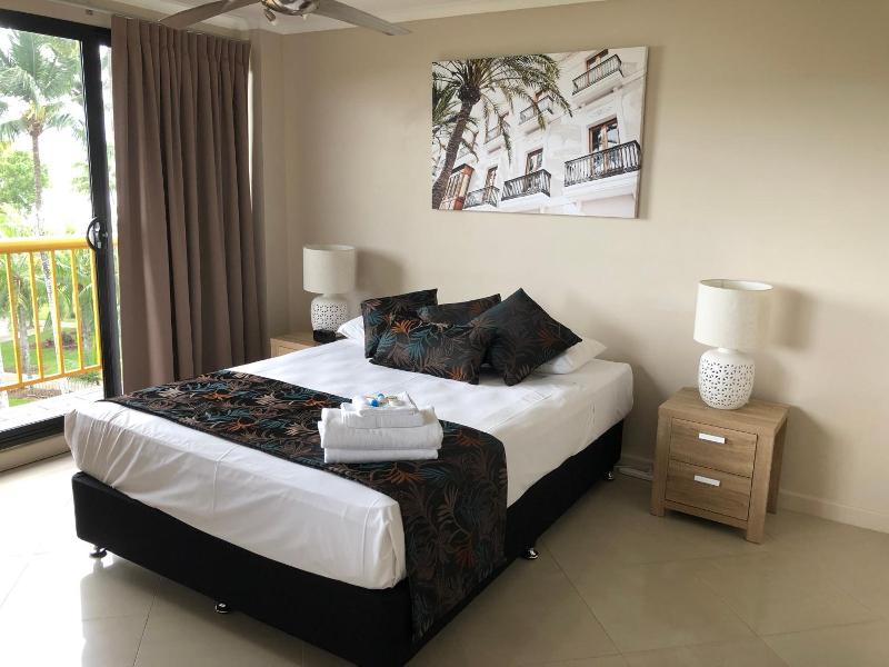 Coral Towers Holiday Suites image