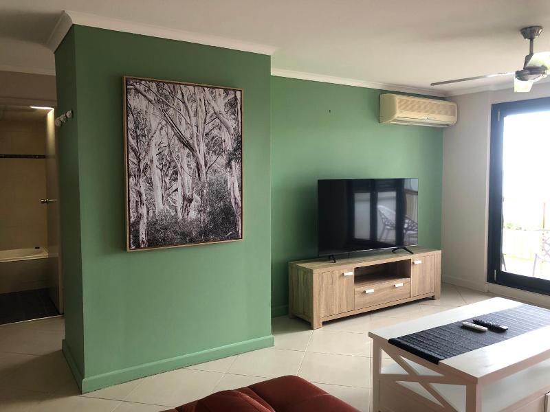 Coral Towers Holiday Suites image