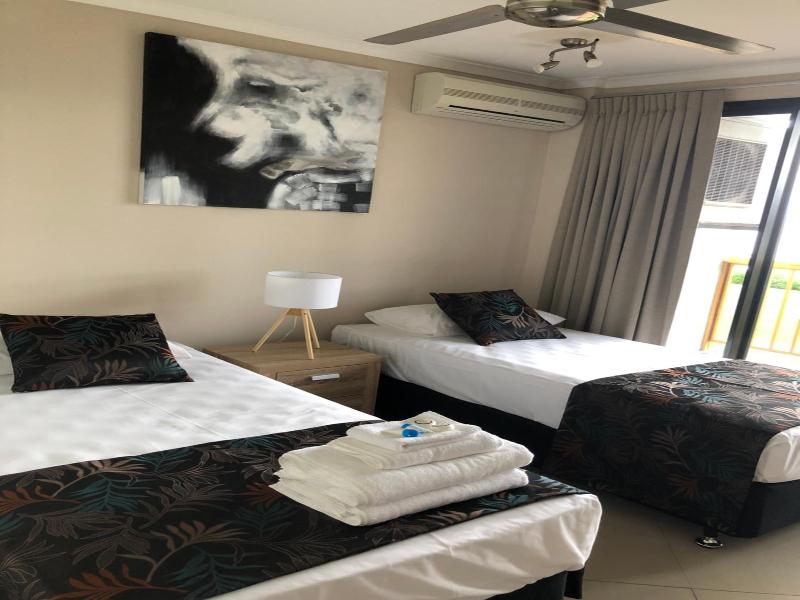 Coral Towers Holiday Suites image