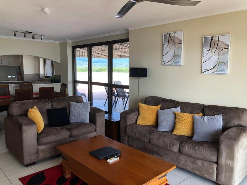 Coral Towers Holiday Suites image