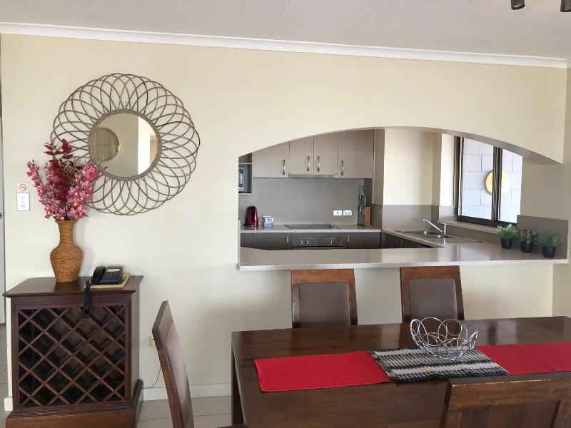 Coral Towers Holiday Suites image
