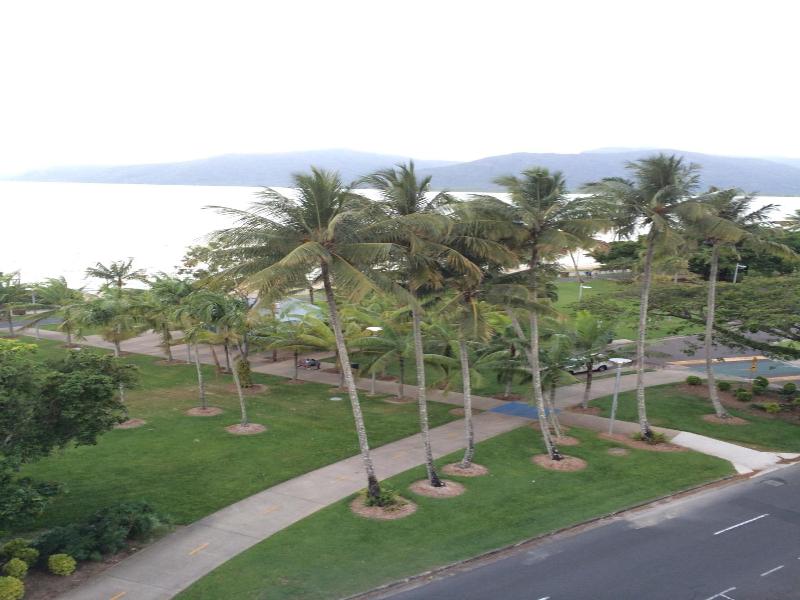 Coral Towers Holiday Suites image