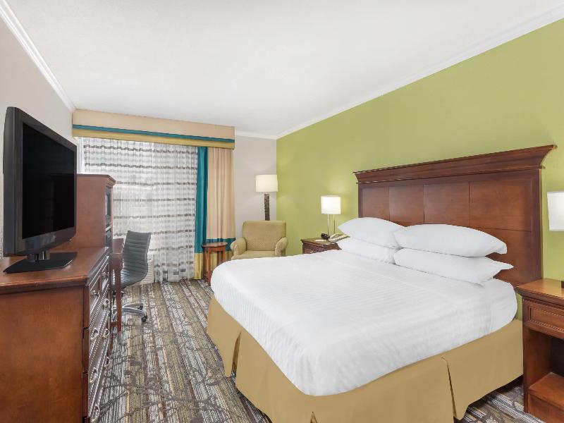 Wyndham Garden Summerville image