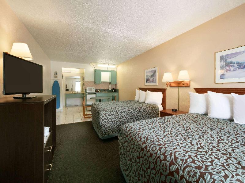 Days Inn by Wyndham Clearwater/Central image