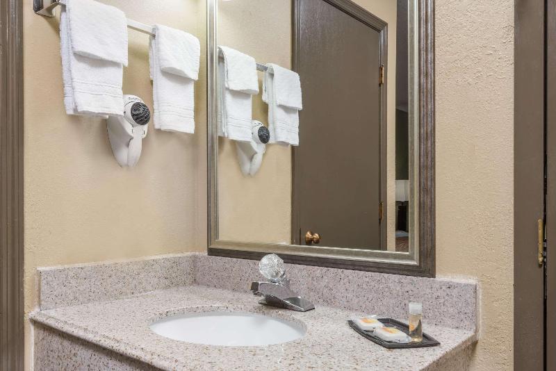 Days Inn by Wyndham Perryville image