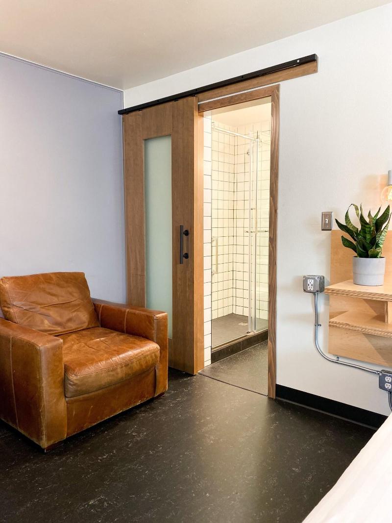 Towne House Motor Inn image