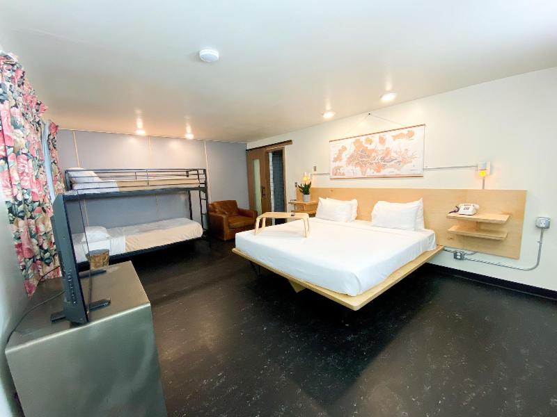 Towne House Motor Inn image