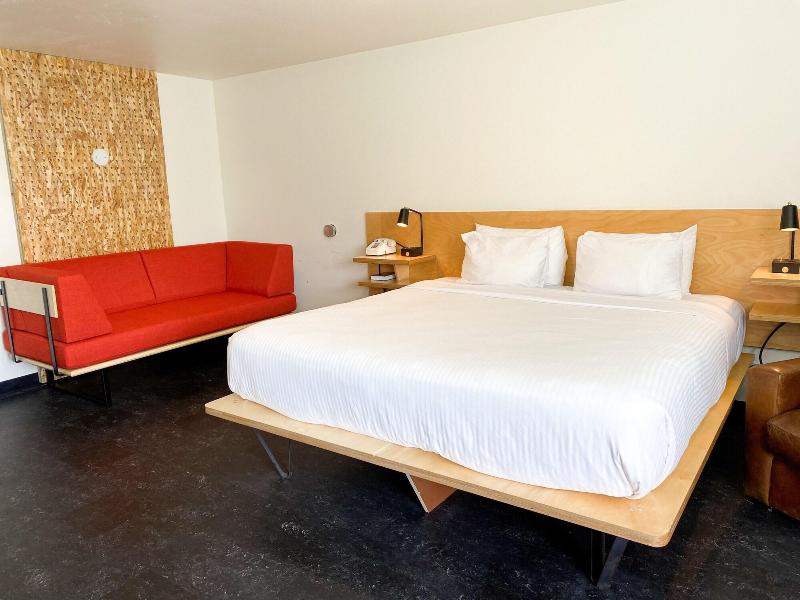 Towne House Motor Inn image