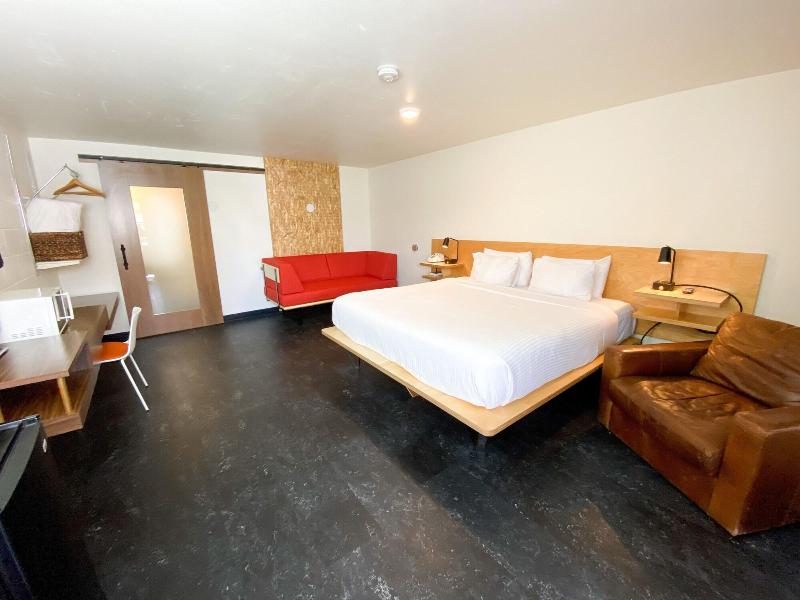 Towne House Motor Inn image