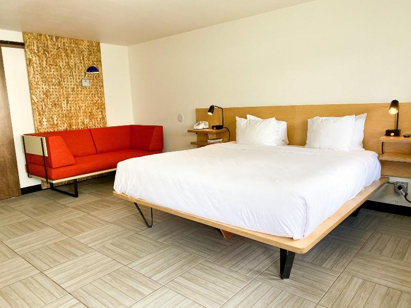 Towne House Motor Inn image