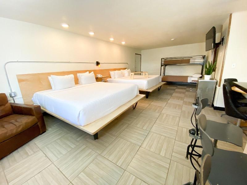 Towne House Motor Inn image