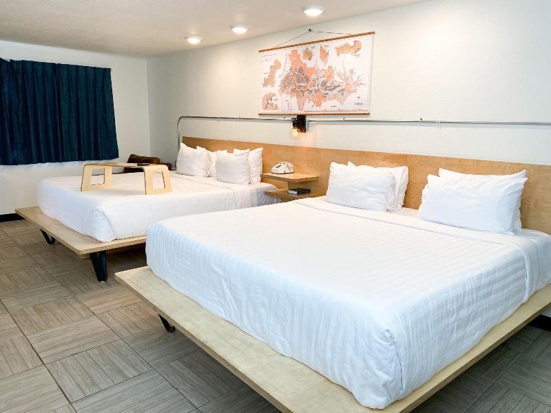 Towne House Motor Inn image