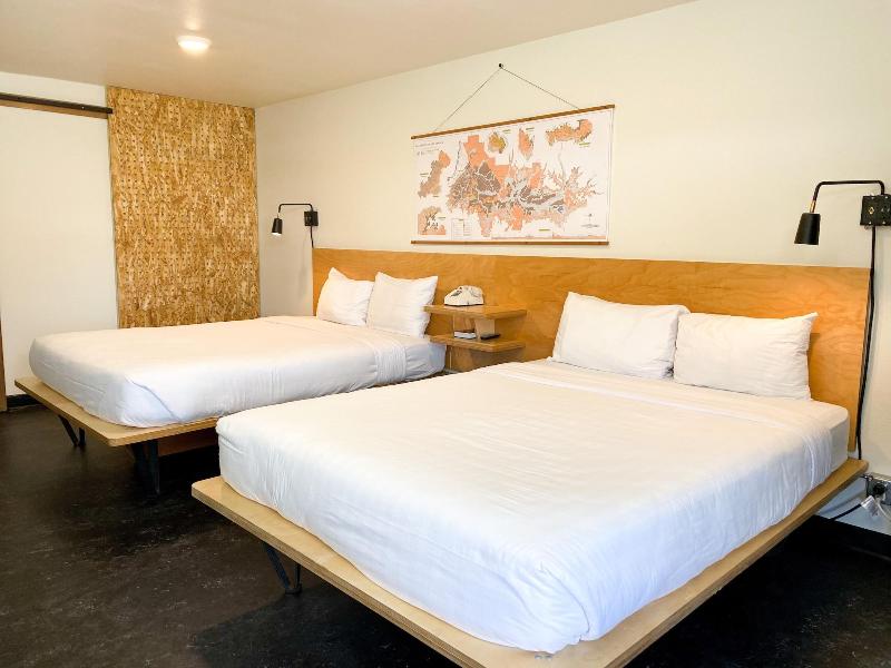 Towne House Motor Inn image