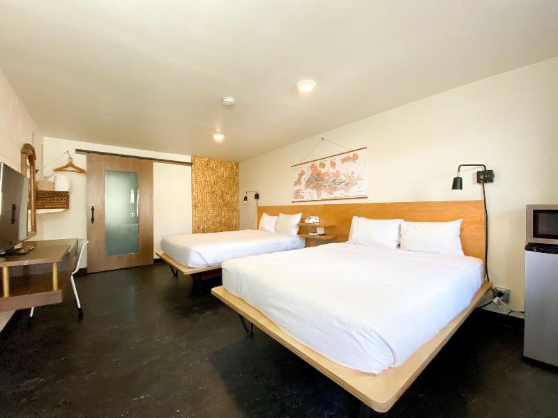 Towne House Motor Inn image