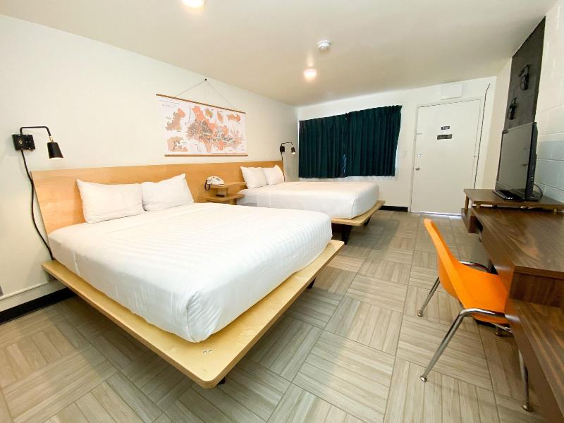 Towne House Motor Inn image
