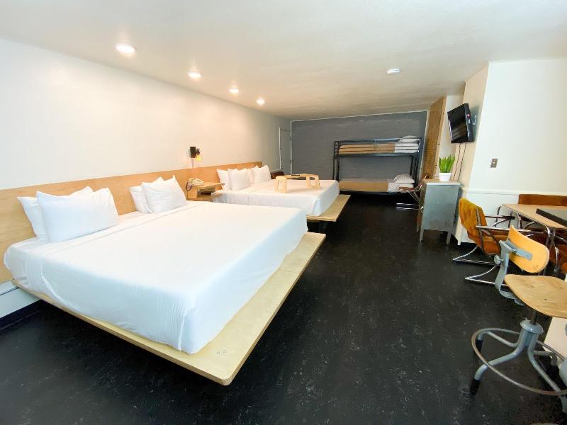 Towne House Motor Inn image