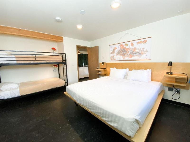 Towne House Motor Inn image